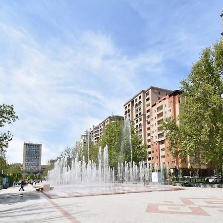 Апартаменты 74/3New Building In The Center Of The Capital Ереван Экстерьер фото